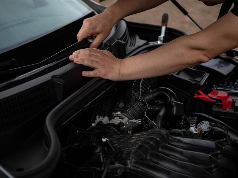 Windshield replacement crew working near Sioux City
