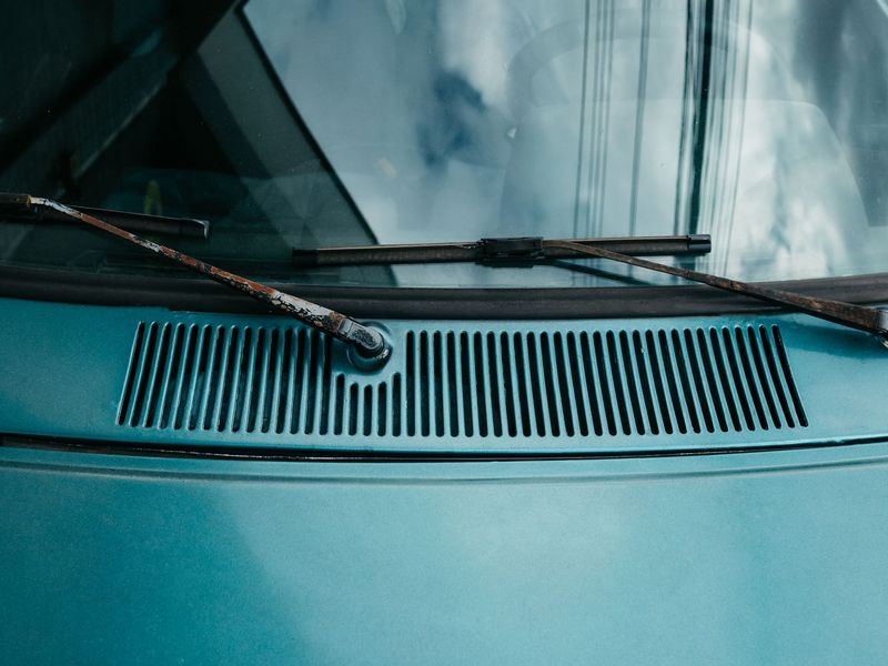 Windshield replacement job near Salix, IA